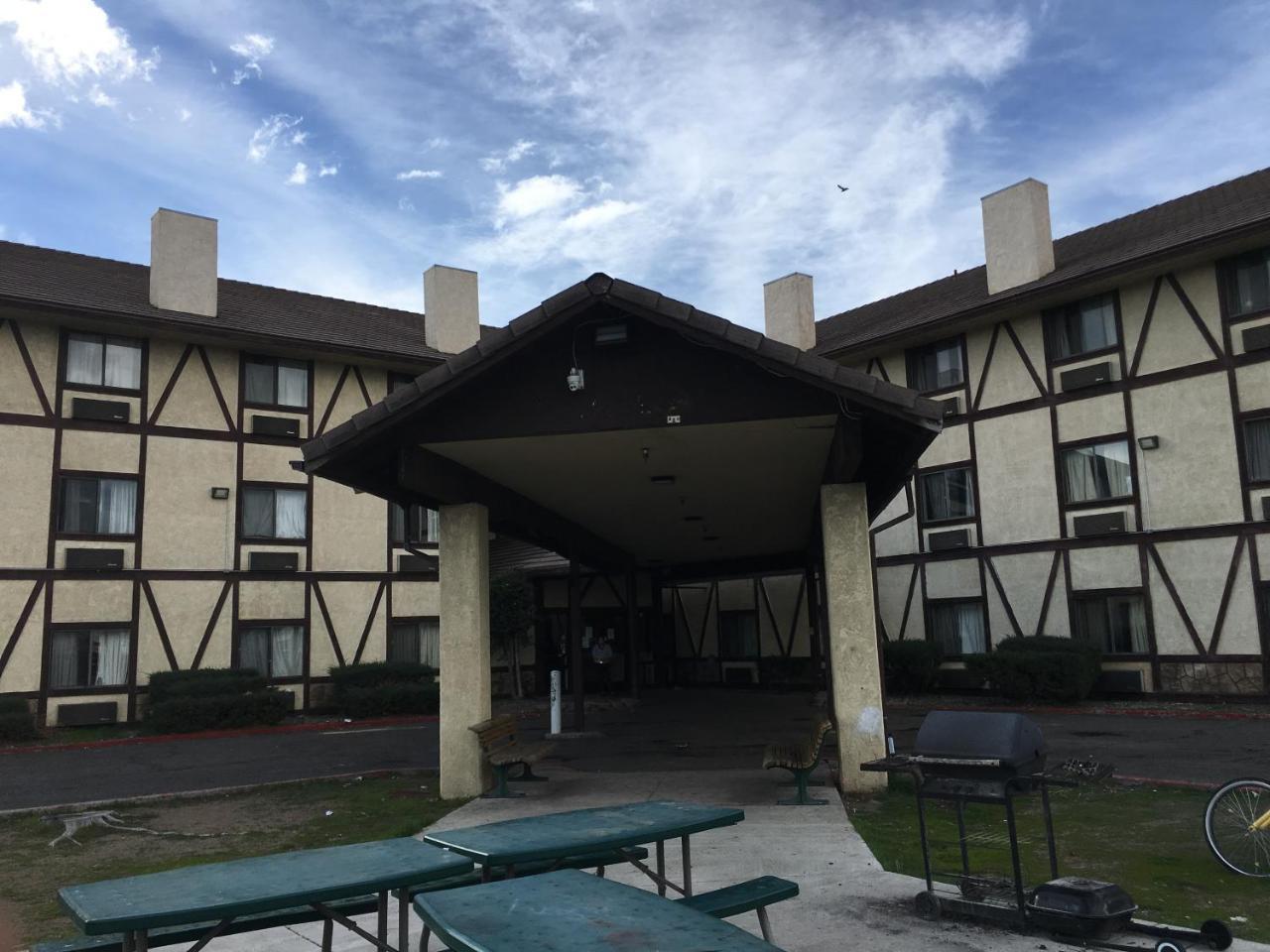 ספארקס Windsor Inn מראה חיצוני תמונה