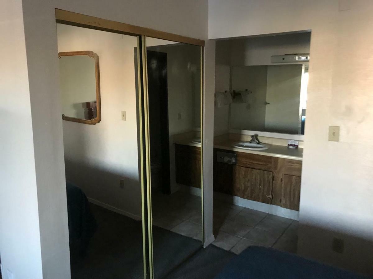 ספארקס Windsor Inn מראה חיצוני תמונה